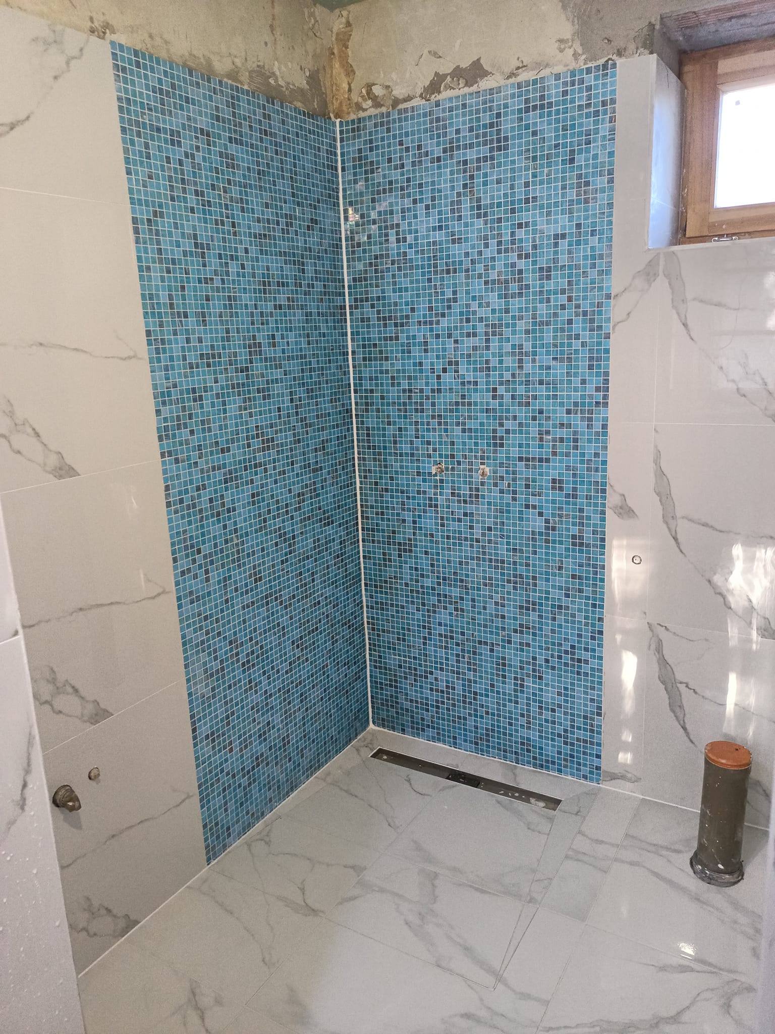 Mozaikcsempés fürdőszoba