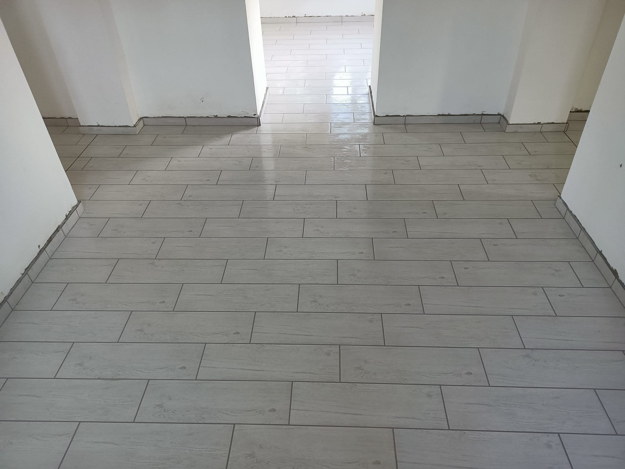 Teljes lakás padlóburkolás